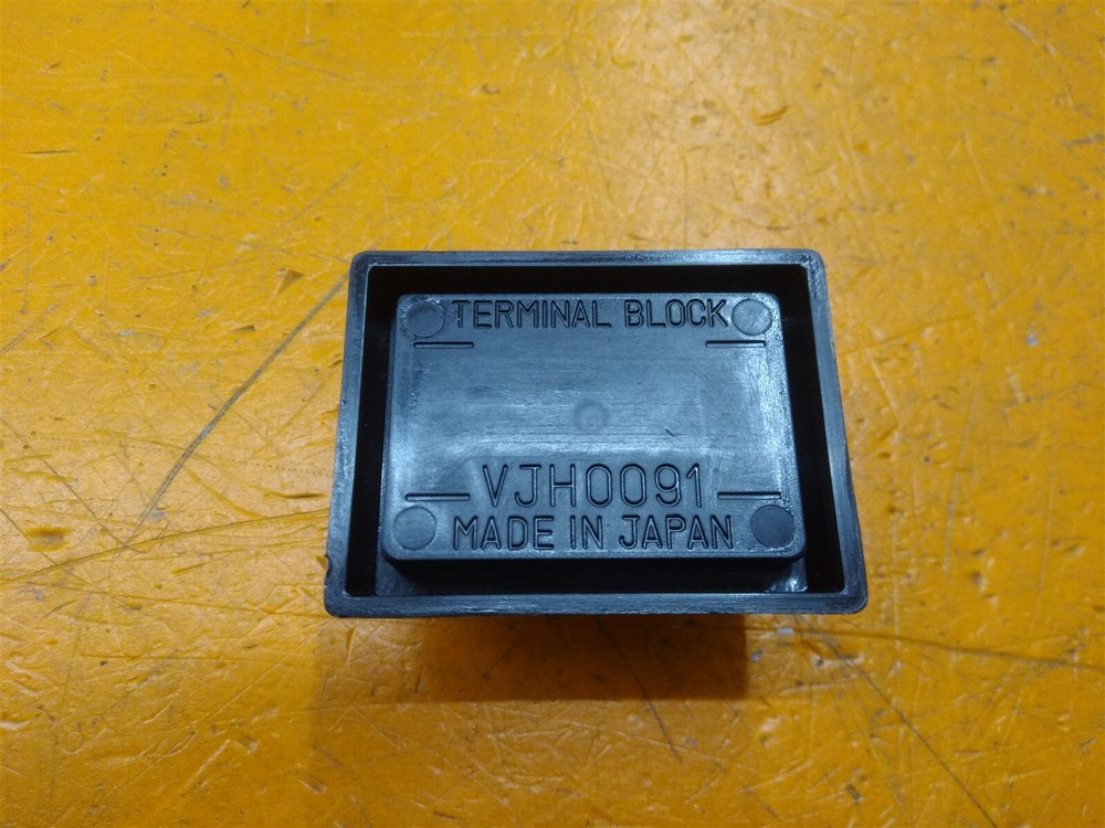 ⭐️⭐️⭐️⭐️⭐️ Terminal Box In/Out w Screw Knobs VJH0091