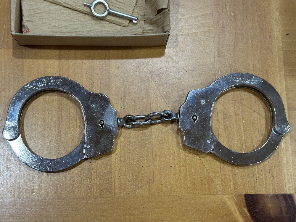 Peerless 4710 Chain Link Handcuff - Nickel Finish