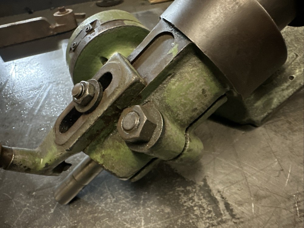 Cincinatti Grinder Workhead With 7 Cincinatti Collets (Missing Ring)