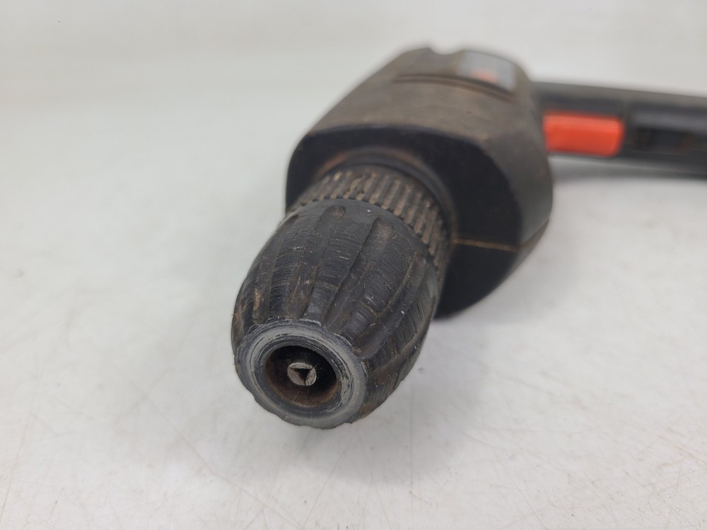 BLACK & DECKER D2000 3/8” REVERSING KEYLESS DRILL No. 7157 (TESTED)