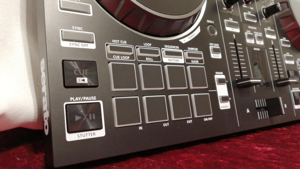 Roland DJ-202 2-Channel DJ Controller – Serato Compatible Performance Mixer -JPN