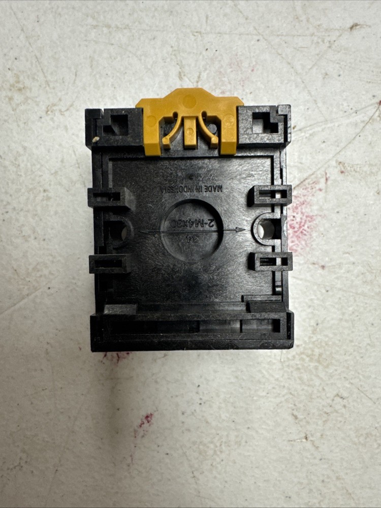 CUTLER HAMMER D3PA3 RELAY BASE - ECS