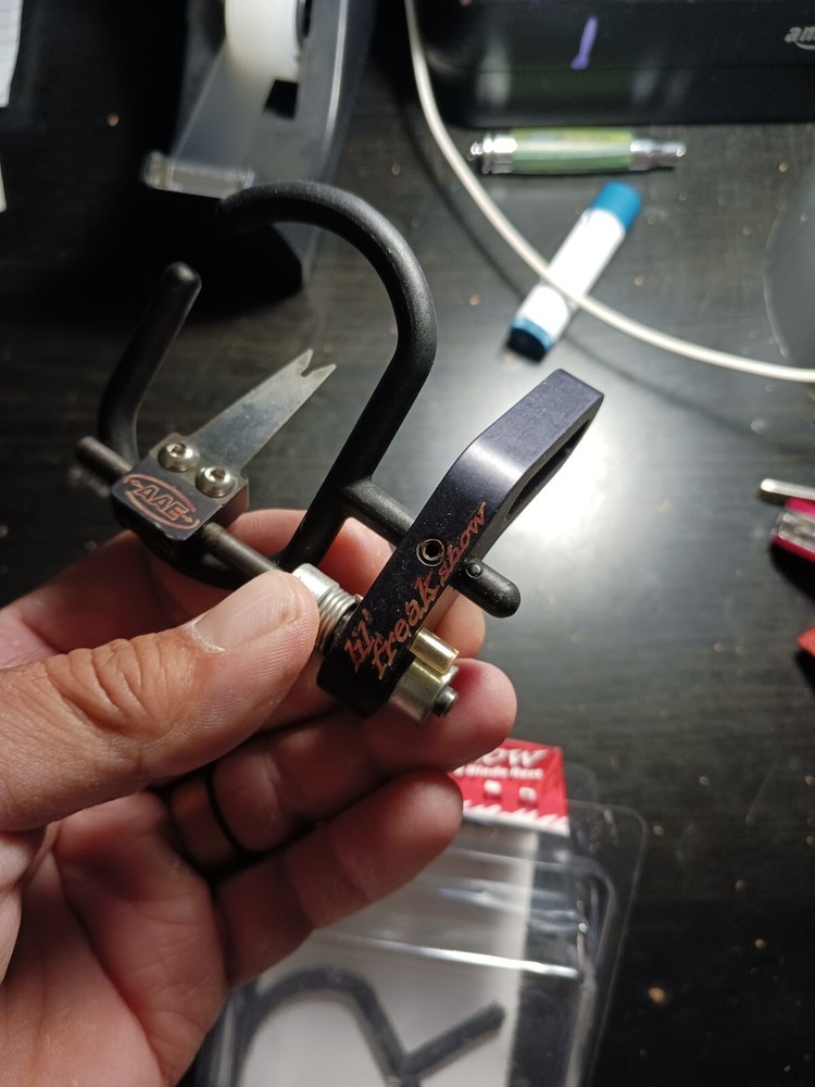 AAE Lil’ Freakshow Full Capture Blade Rest RH