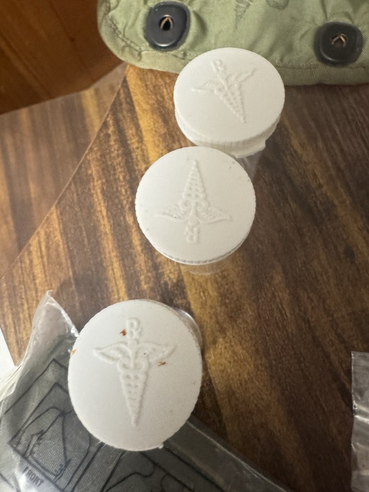 Vietnam Era First Aid Kit Complete 1970 Dated !