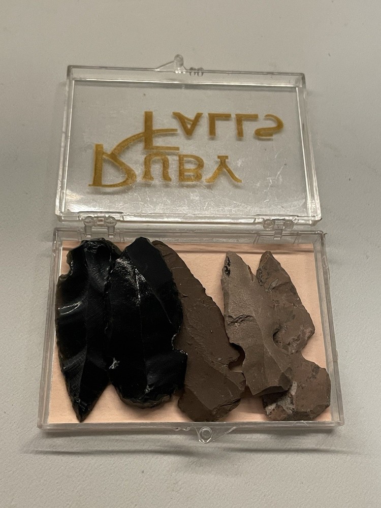 Ruby Falls Replica Jasper & Obsidian Arrowheads Set with Case