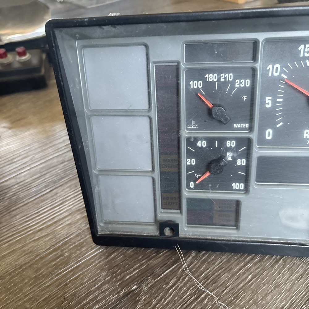 INTERNATIONAL 4900 INSTRUMENT CLUSTER