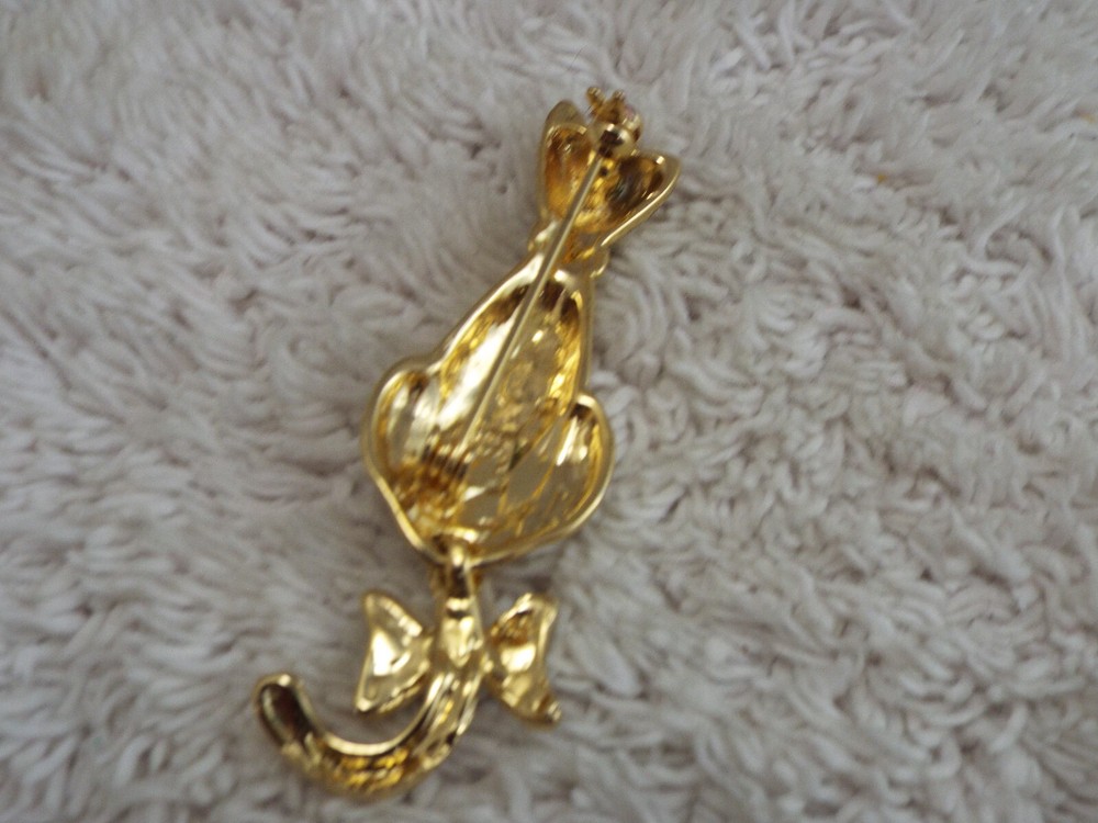 Goldtone Cat Pin (D23)