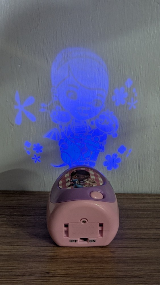 Doc McStuffins Light Projector with 3 Colors -GDJ-P-645