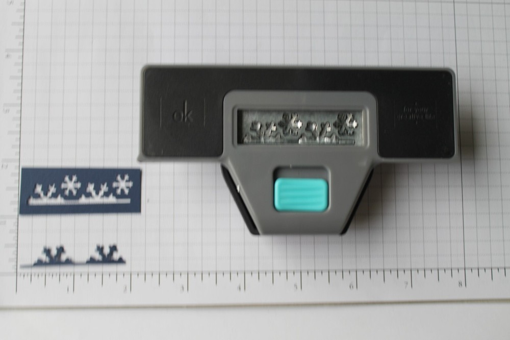EK Success Snowflake Edge Punch