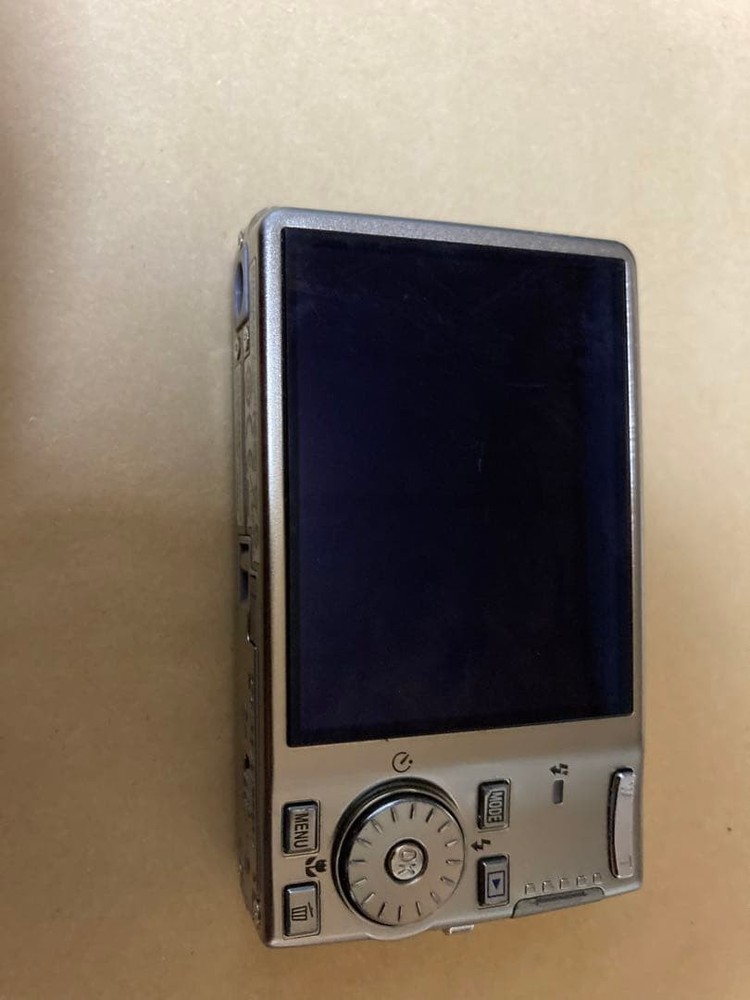 Nikon S600 Compact Digital Camera Excellent Condition Untested No Battery