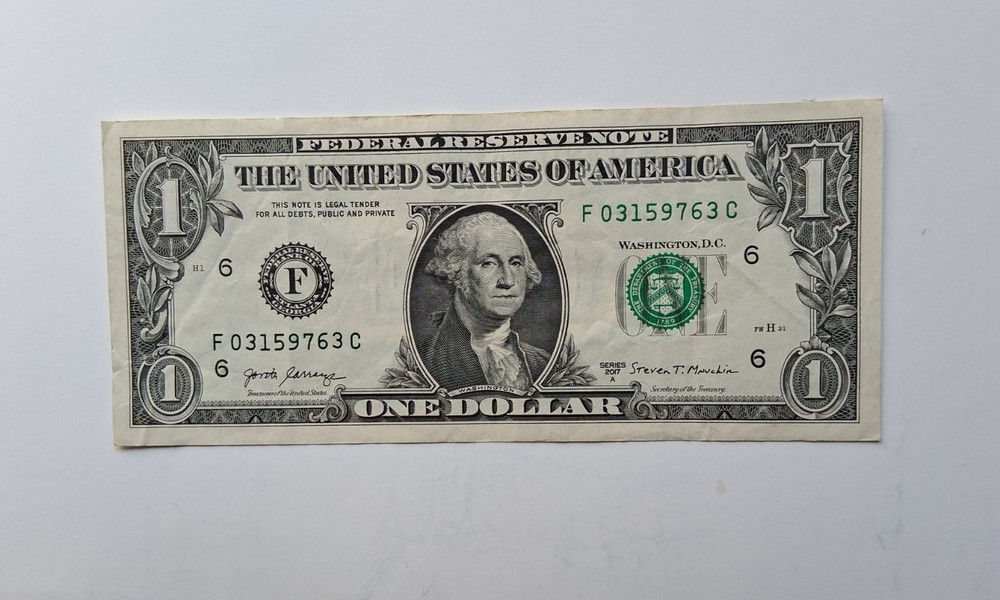 $1 US Dollar Error Note  , Inkwell contaminate,black sr# and green sr#.