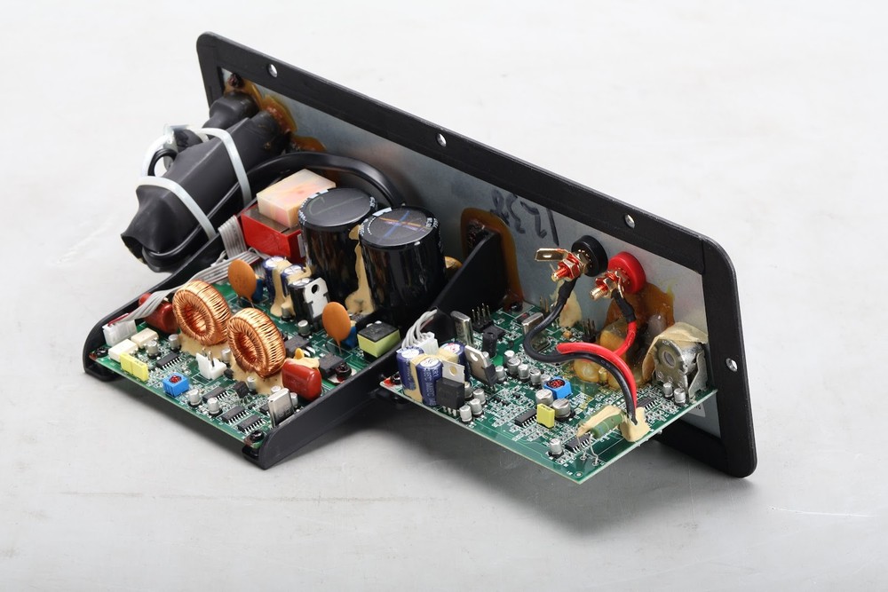 Definitive Technology BP-8060ST Amplifier - AS IS For Parts