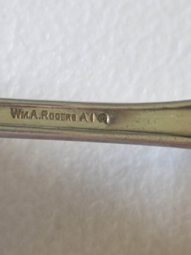 VINTAGE WM A ROGERS A1 BEADED GRAVY/CREAM LADLE 7 IN SILVERPLATE MARCELLA
