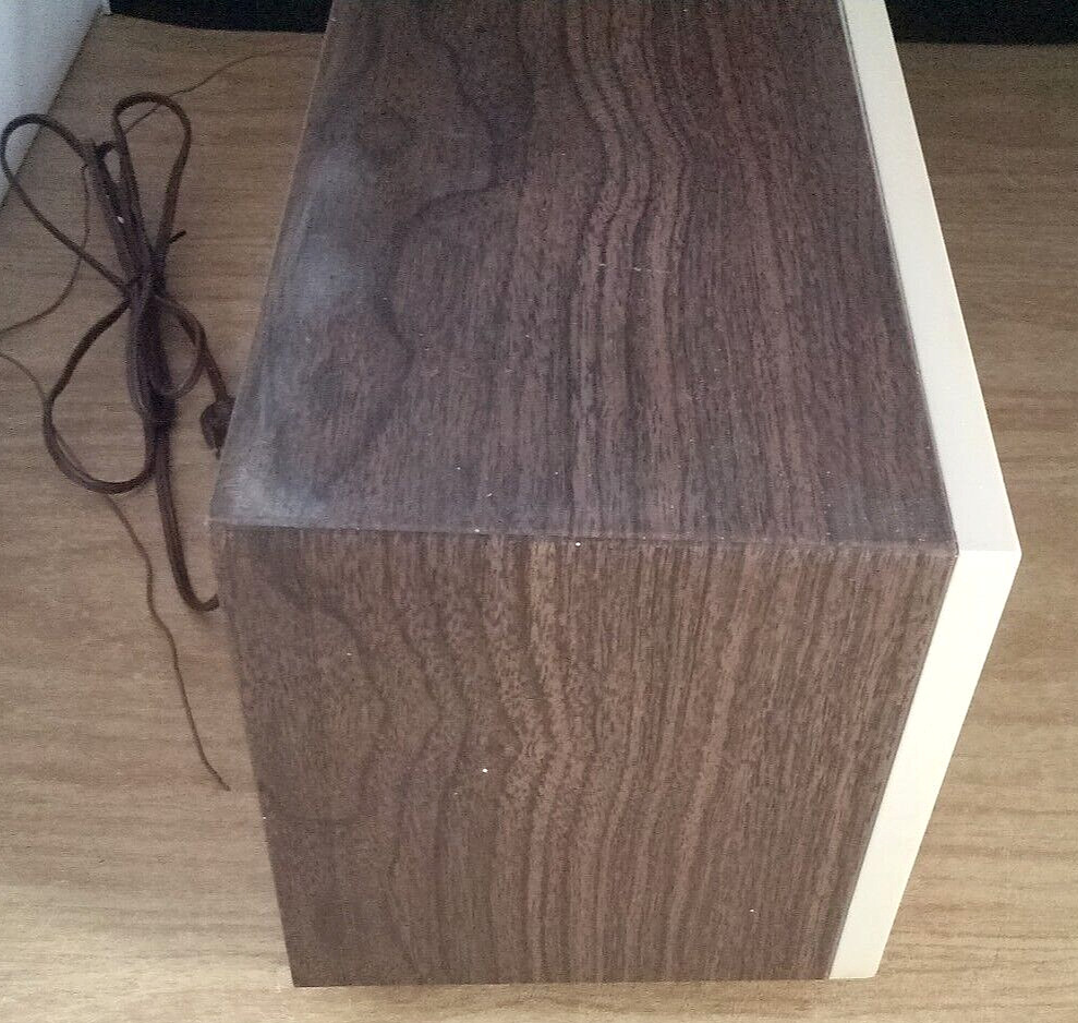 Vintage Lloyd's TM-821A High Fidelity AM/FM Tube Radio