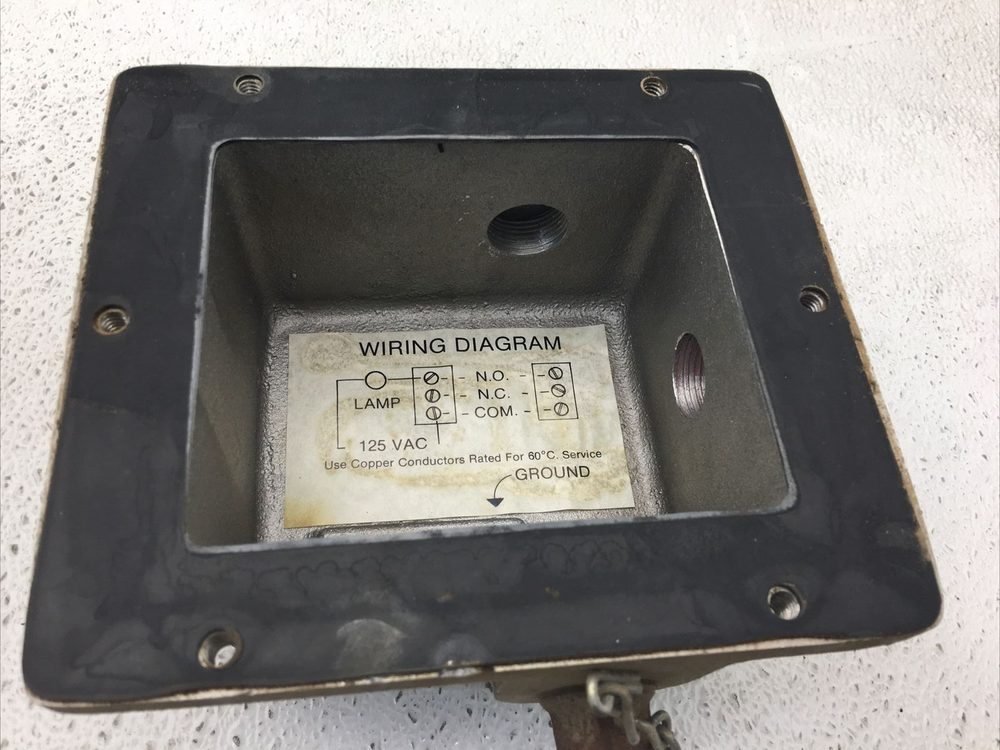 RS-1 CONVEYOR COMPONENTS RAINTIGHT ENCLOSURE WITH SAFETY STOP SWITCH