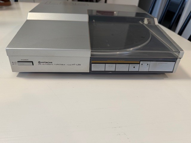 Hitachi Model HT-L55 record player 4008136D