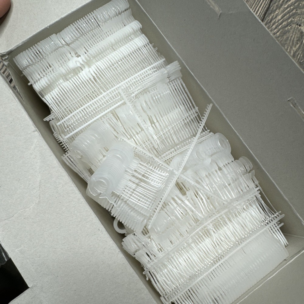 Hook Pin 5000 Pieces Size 1" Open Box