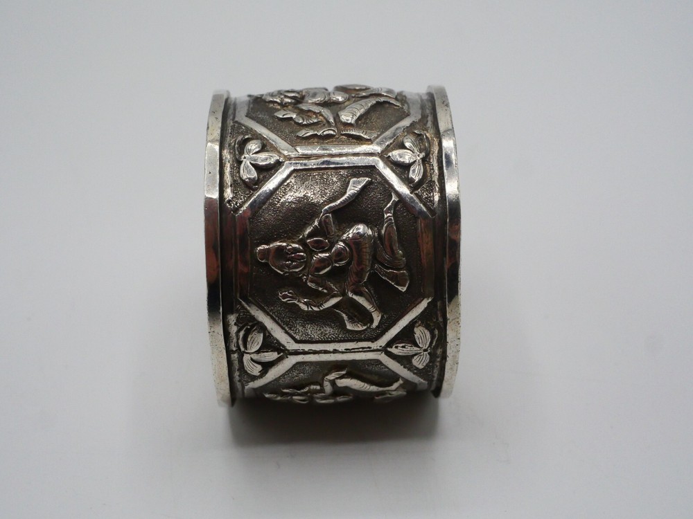 RARE 43 GRS SOLID SILVER INDIA ORIGIN TOWEL ROUND