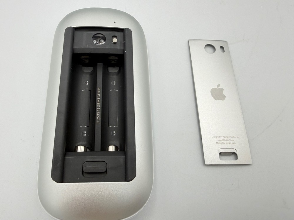 Apple A1296 Wireless Tactile/Multi-Touch Mouse - MB829LL/A