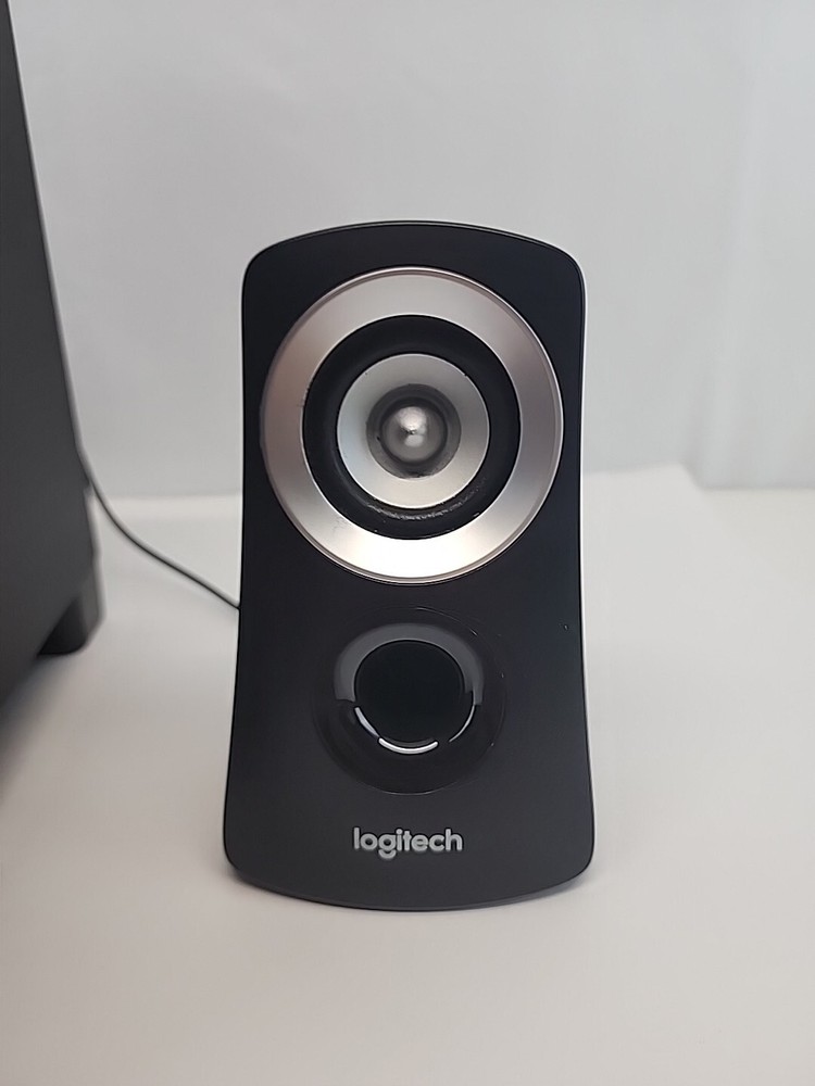 Logitech Z313 2.1 Speaker System - 980-000382 for MAC or PC TESTED