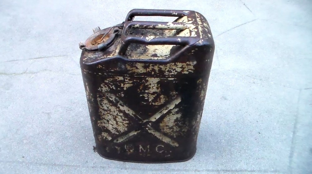 Old Relic US WW2 1943 Dated "Bennett" Jerry Can with Desert Storm paint (USED)