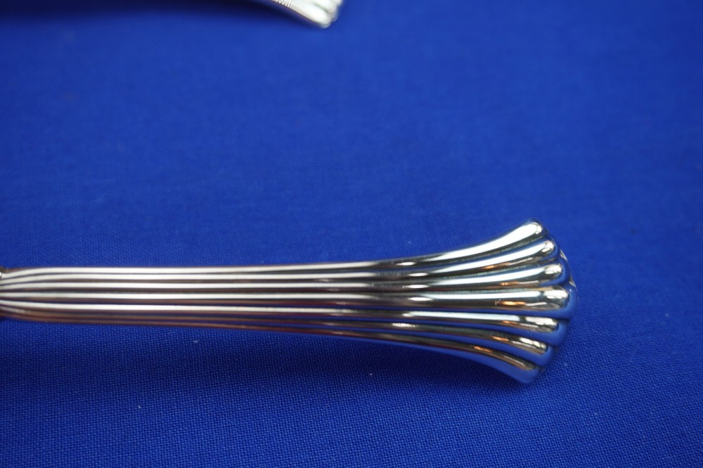 Oneida Floral Queen Pie Server & Gravy Ladle