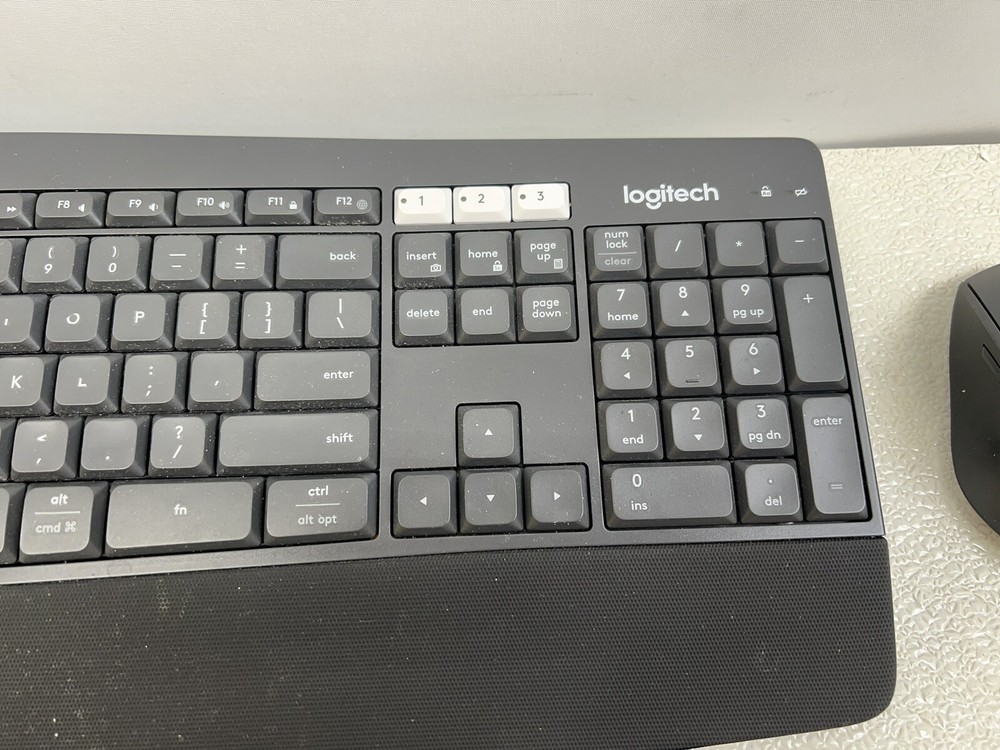 Logitech MK850 Performance Wireless Keyboard and Mouse Combo READ