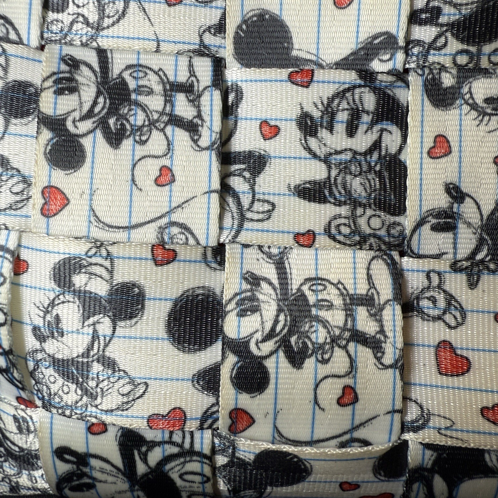 Harveys Disney Couture Minnie & Mickey Love Kiss Sketch Seatbelt Bag NWOT