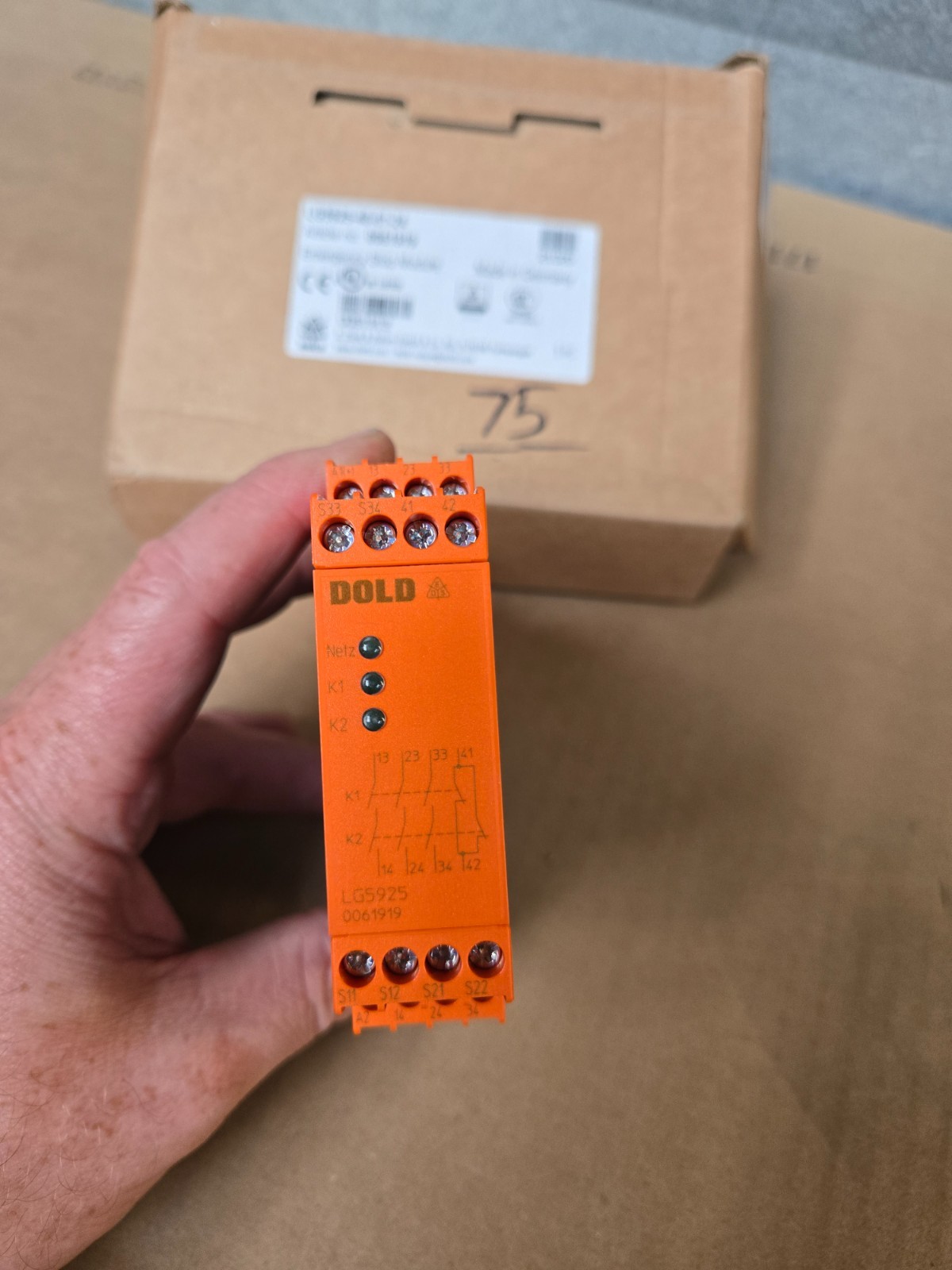 Dold LG5925-48-61-24 / LG5925.48/61/24 / LG5925486124 E-Stop Relay