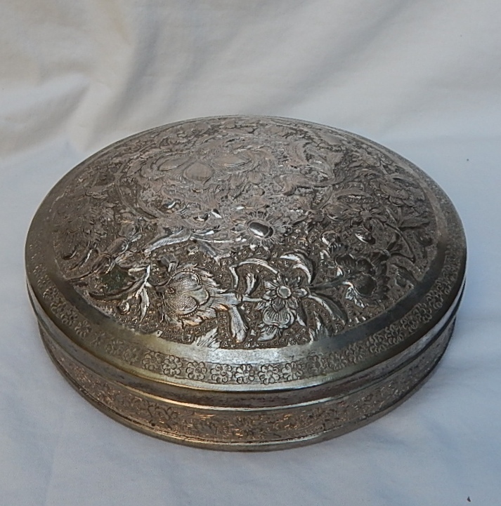 IMPORTANT FINE ANTIQUE 84 SILVER MIDDLE EASTERN ROUND REPOSE BOX