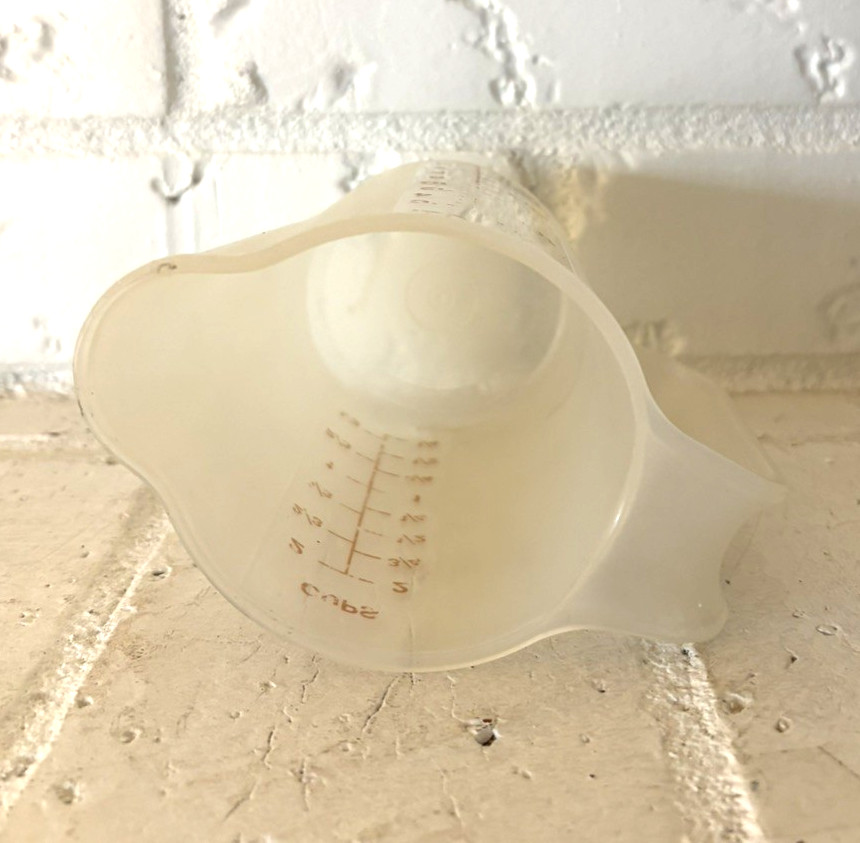 VINTAGE Tupperware Measuring 2 Cup Pitcher Pre-owned