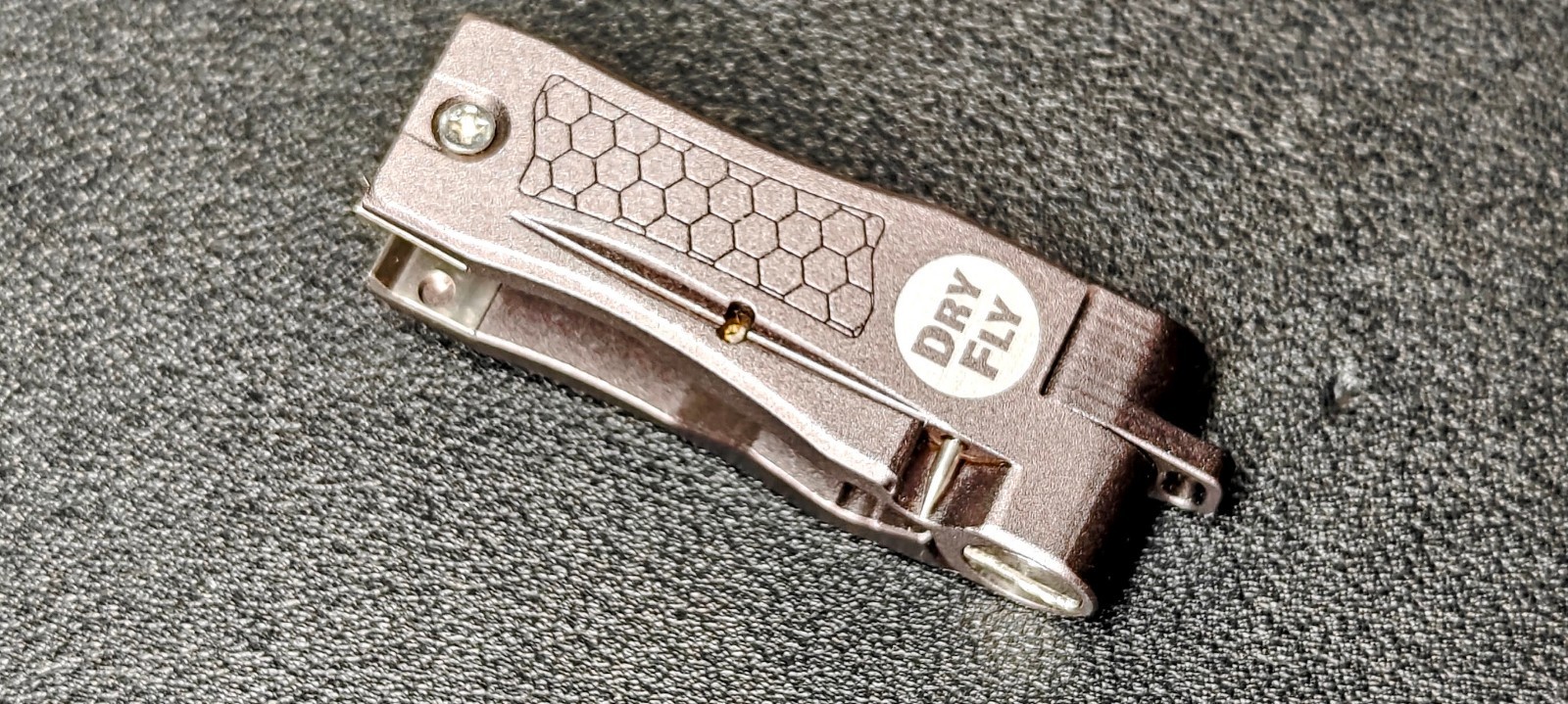 Magnetic Nippers: Hook Threader, Eye Cleaner, Machined Aluminum