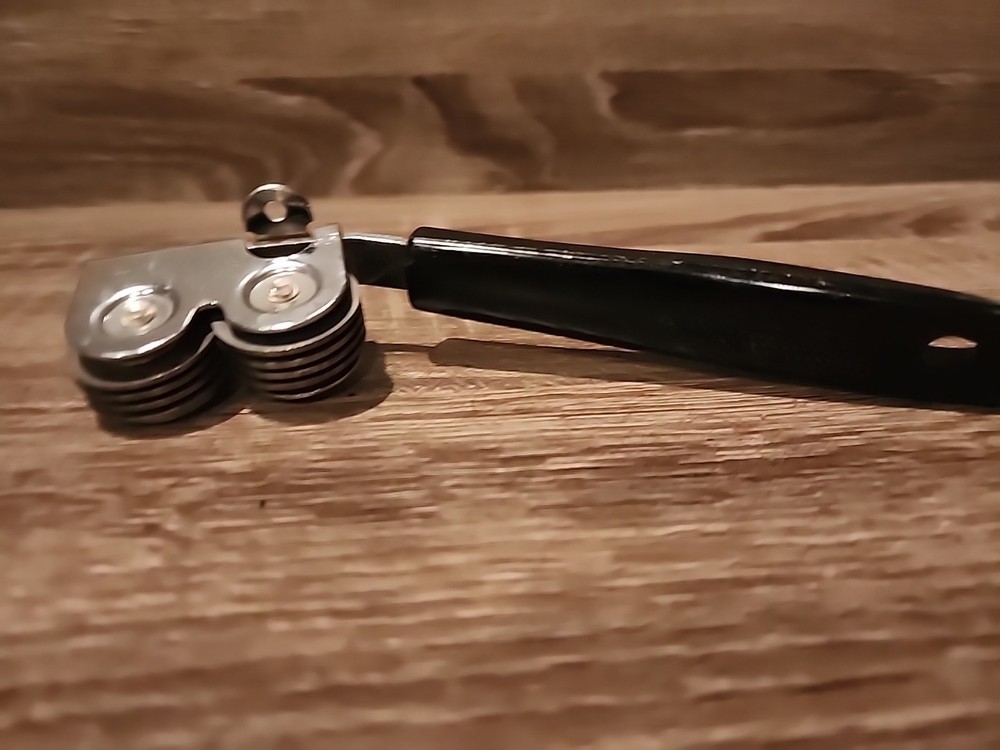 Vintage ECKO Black Handled Manual Pull Through Knife Sharpener Kitchen Tool