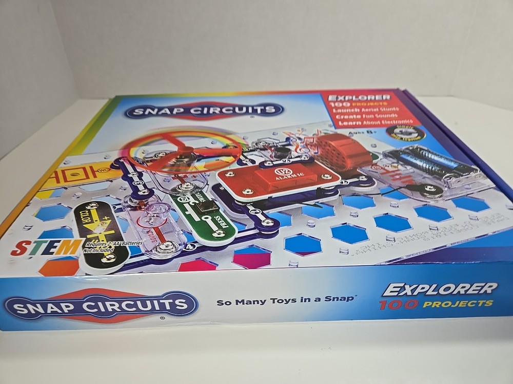 Snap Circuits SC-100 Electronics Exploration Kit, Over 100 Projects NEW Open Box