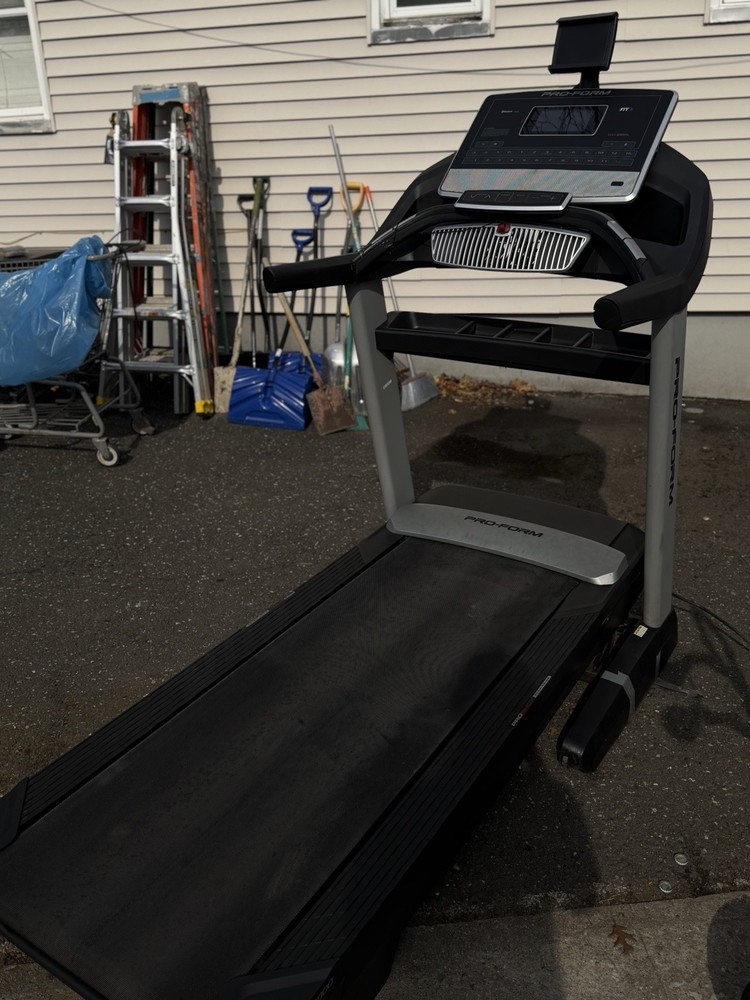 ProForm Pro 2000 Electric Treadmill Touchscreen Bluetooth iFit 50 Programs