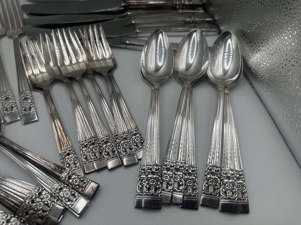 Oneida Community Hampton Court Fluted Silver Plate Flatware 47pc Set