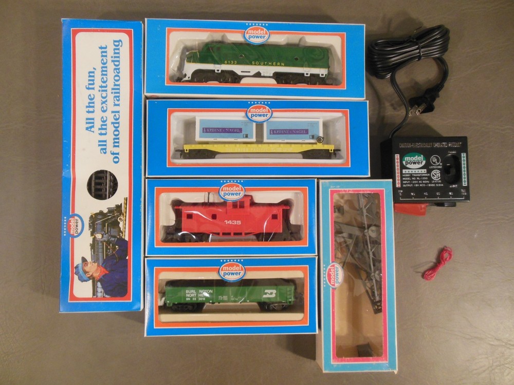 HO Model Power 1047 Silver Cloud Train Set