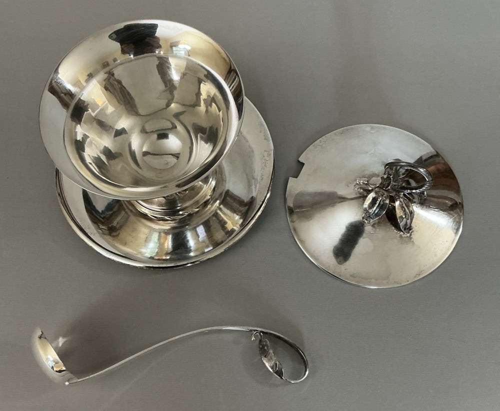 Three Crowns Silversmiths, Royal Hickmann, "Ingrid" Silverplate covered dish