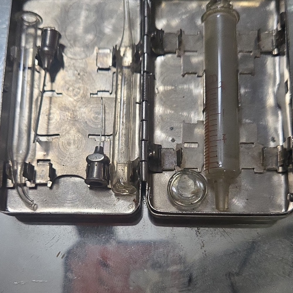 Old Medicale Seringe