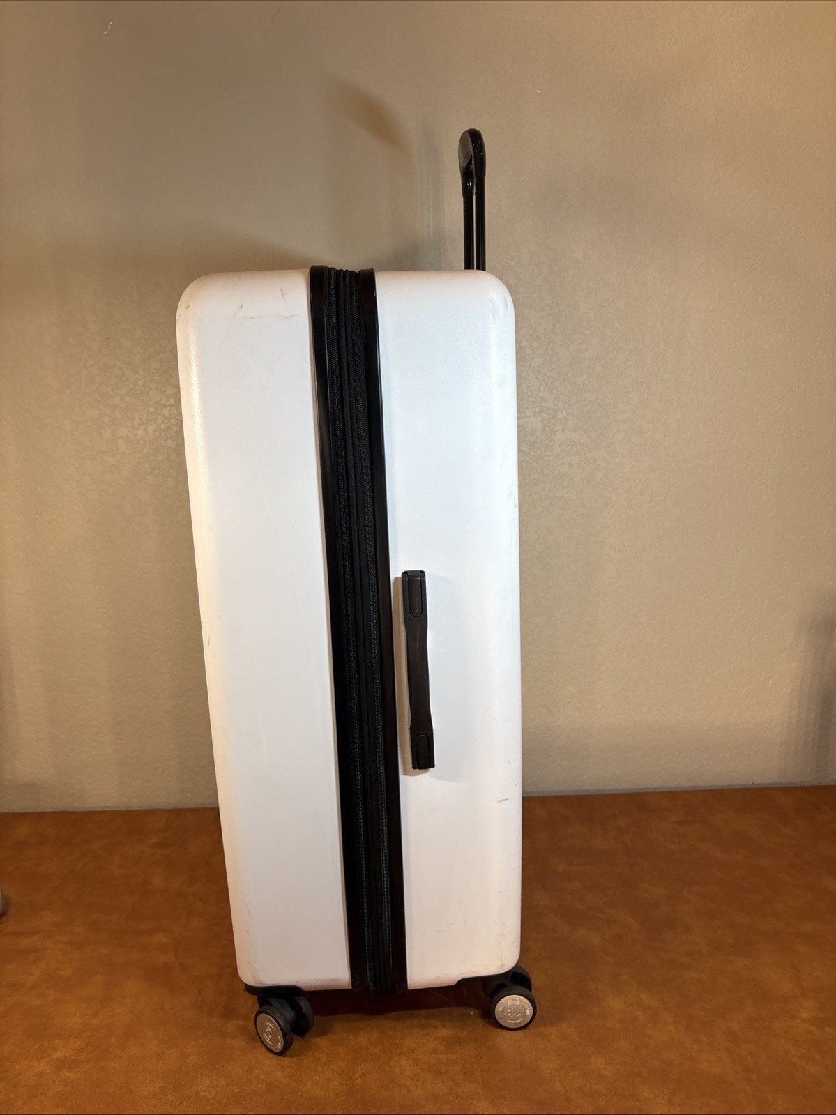 White Mountain Large Travel Luggage34x21x13. White Hard Case.