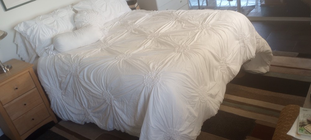 Impeccable White Sunflower  Design Comforter 5 Pieces Set King  100% Polyester