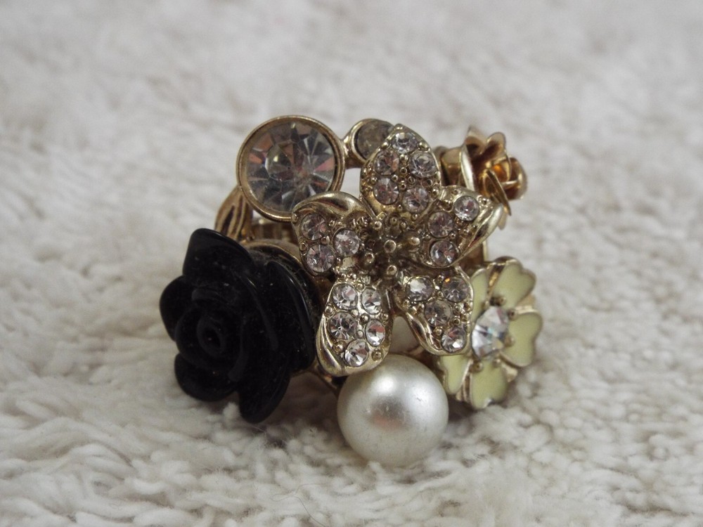 Mixed Flowers Stretchband Ring ~ Stretch Size 5-9 (A3)
