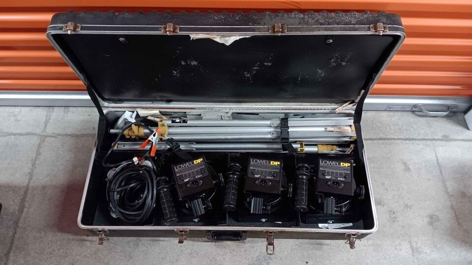 Lowel DP 4 light pro lighting kit