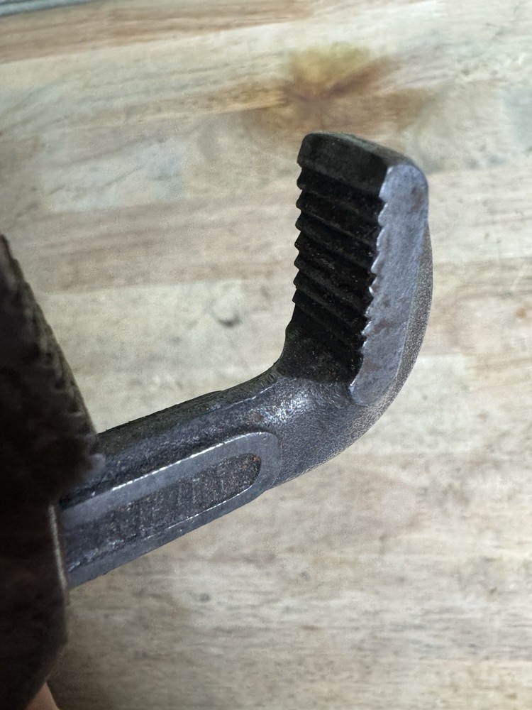 VINTAGE RIDGID E8 OFFSET PIPE WRENCH ELYRIA ,OH. USA