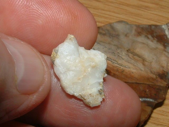GOLD QUARTZ SPECIMEN 1.35 GRAM CALIFORNIA GOLD AND QUARTZ