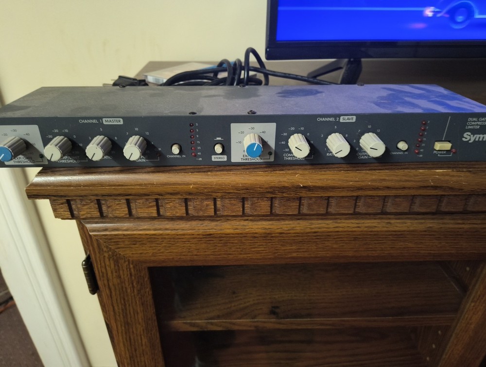 Symetrix 525 Dual Gated Compressor / Limiter  Vintage Studio Broadcast Rack Unit