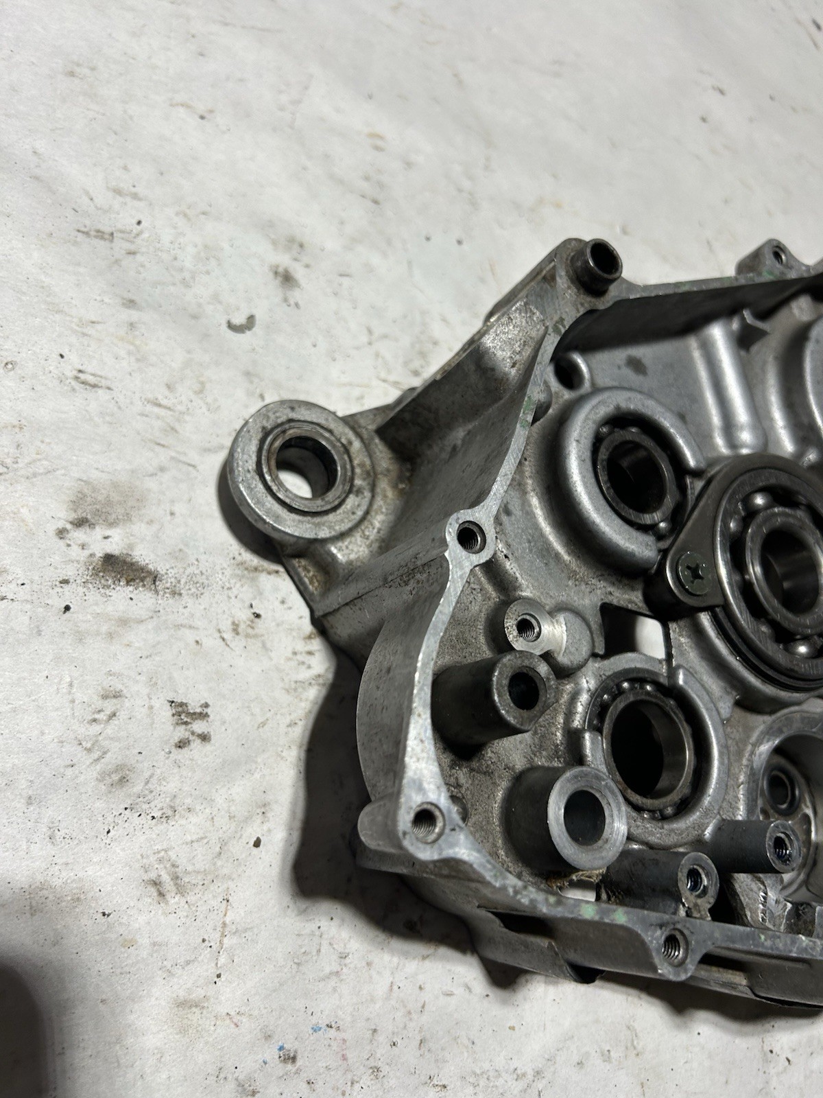 01-05 YAMAHA RAPTOR 660 660R OEM ENGINE MOTOR RIGHT SIDE CRANKCASE HALF BLOCK