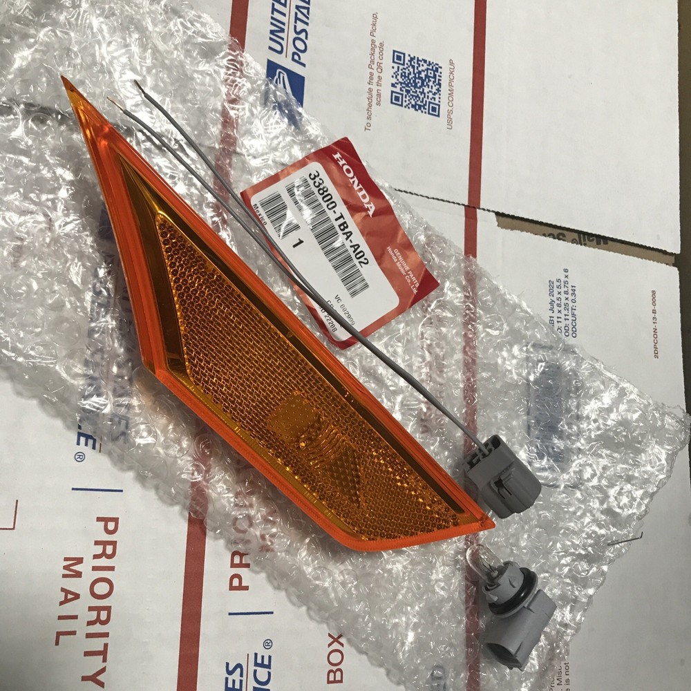 GENUINE 16-21 Honda Civic front right side marker lamp with socket and pigtail