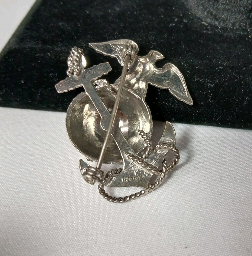 WWII Sterling & Gold Filled USMC Eagle Globe & Anchor Pin - Right Facing