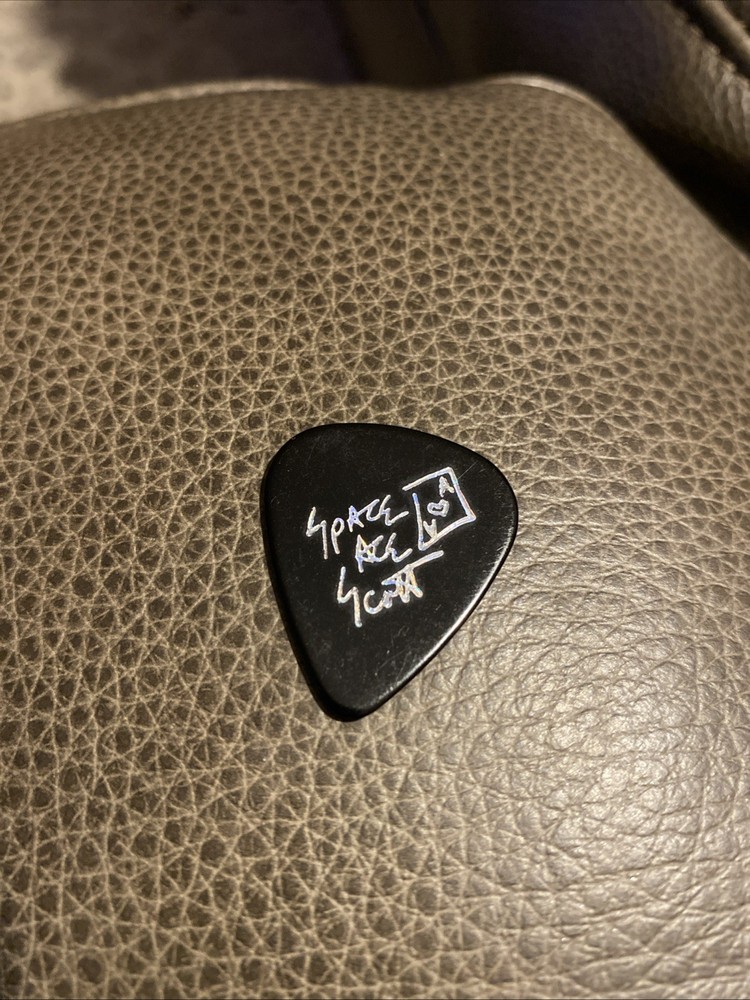 KISS  "Hotter Than Hell" Ace Frehley / "Space Ace"Guitar Pick Vintage !